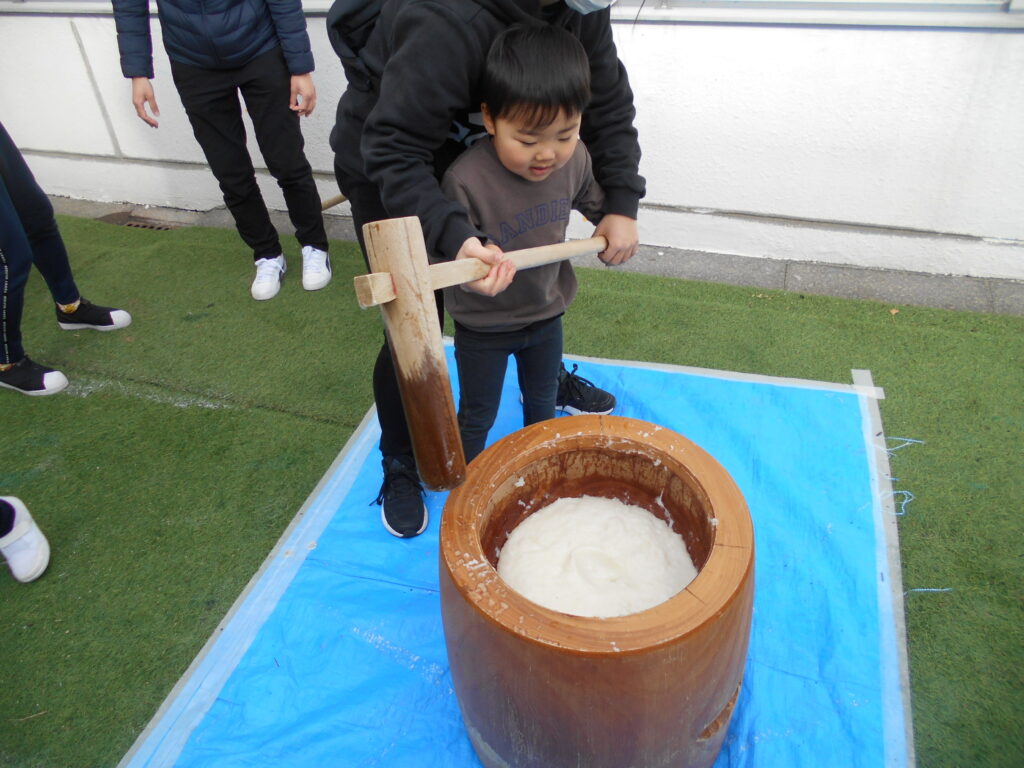 １月 「もちつき ぺったん、ぺったんこ♪」 | 筑波大学附属久里浜特別